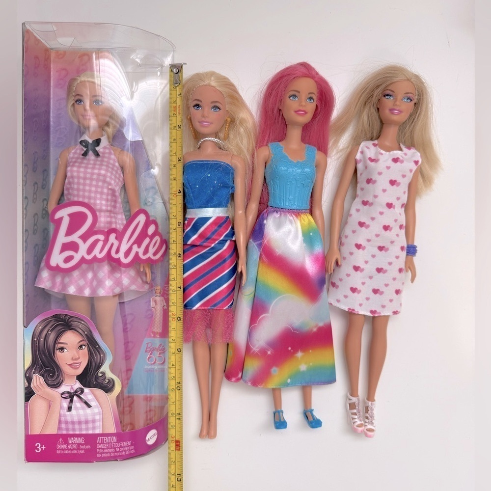 Assorted Barbie Bundle - Picture 13 of 13